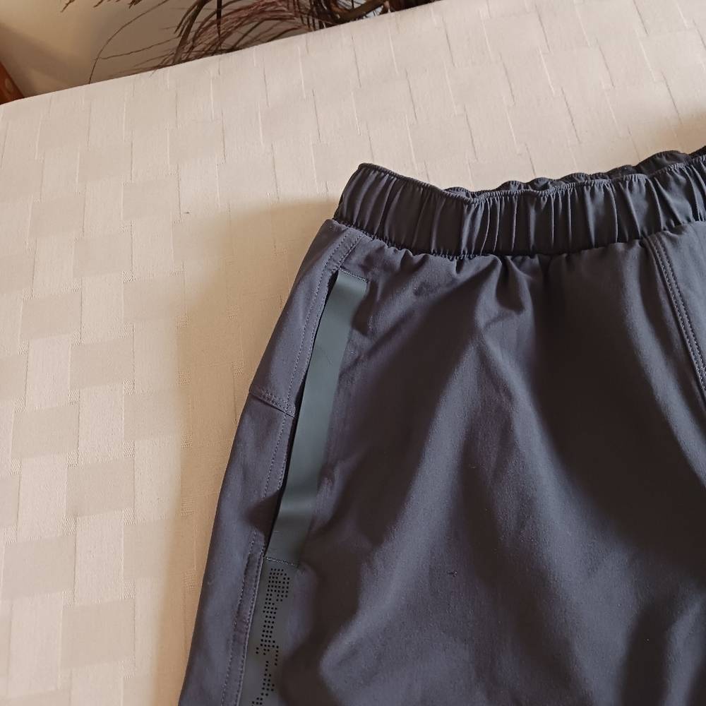 Lululemon Color Block Short - Picture 3 of 11